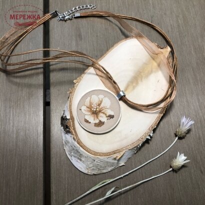 Фото набір для вишивання кулона Яблуня у цвіті