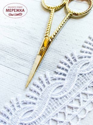 Фото ножиці золото з китичкою