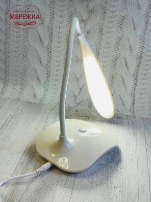 Фото лампа настільна біла