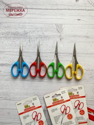 Фото ножиці для рукоділля з кольоровими ручками